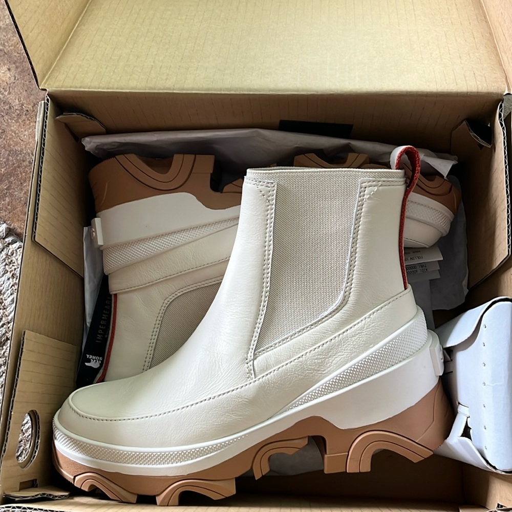 - Sorel | Brex Waterproof White Leather Chunky Chelsea Boots Size 6.5